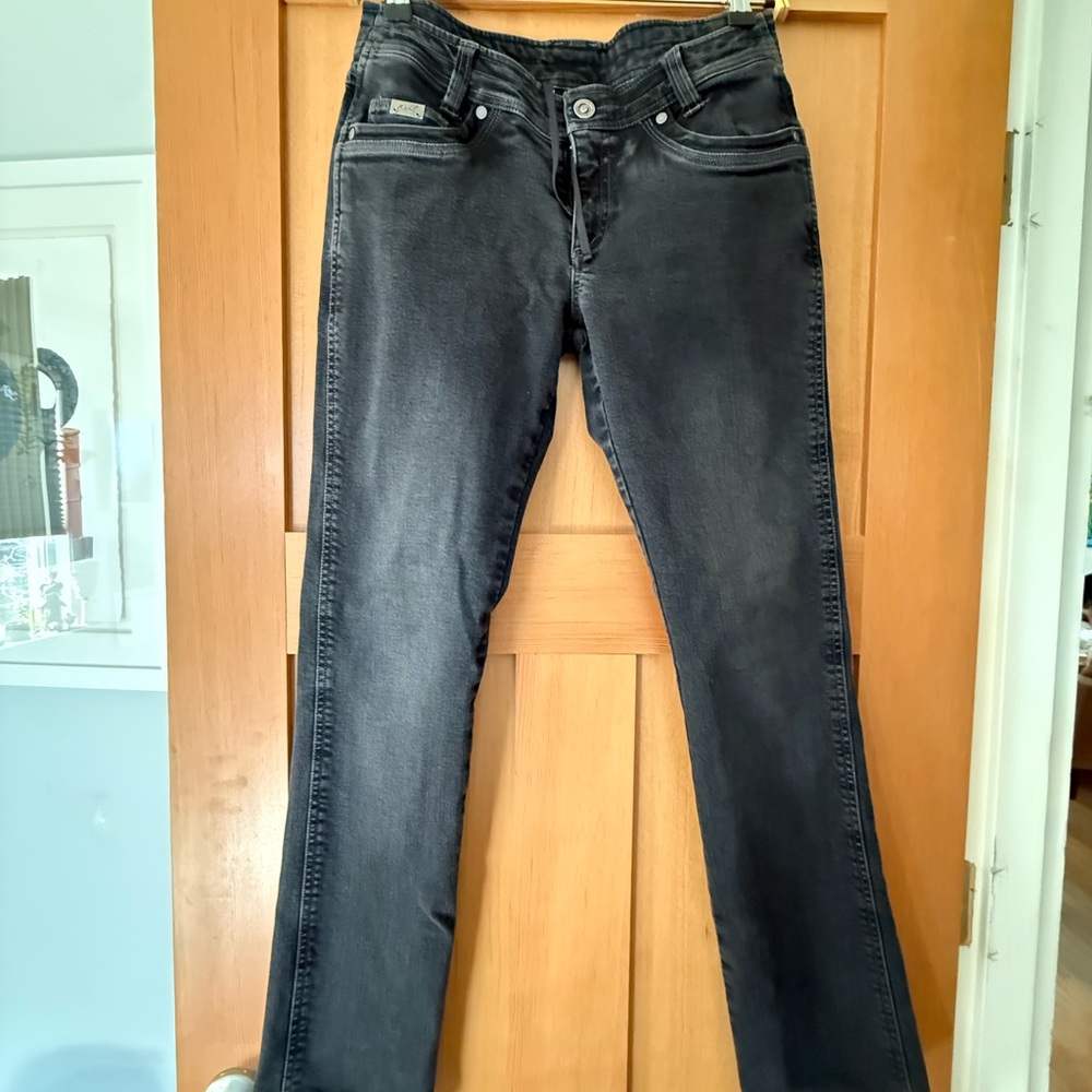 Kuhl Women's Thermik Straight Leg Jeans in Charcoal